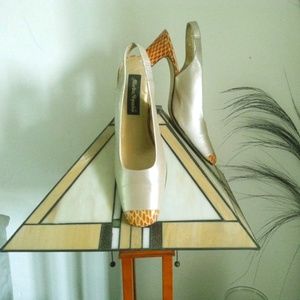 Women's shoes size 10